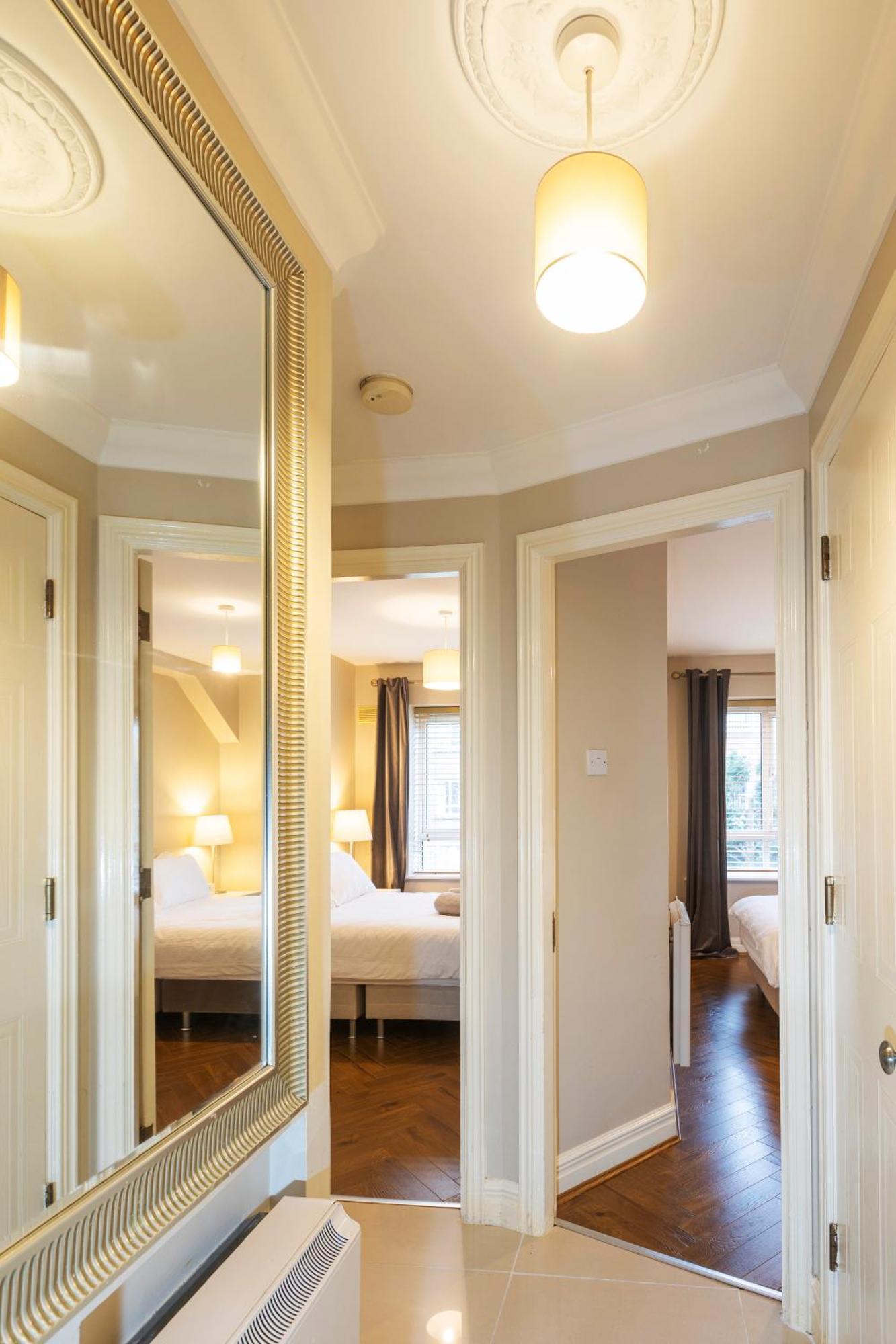 The Picasso - Trendy 2 Bd Ap- 4 - Super Fast Wifi Apartment Dublin