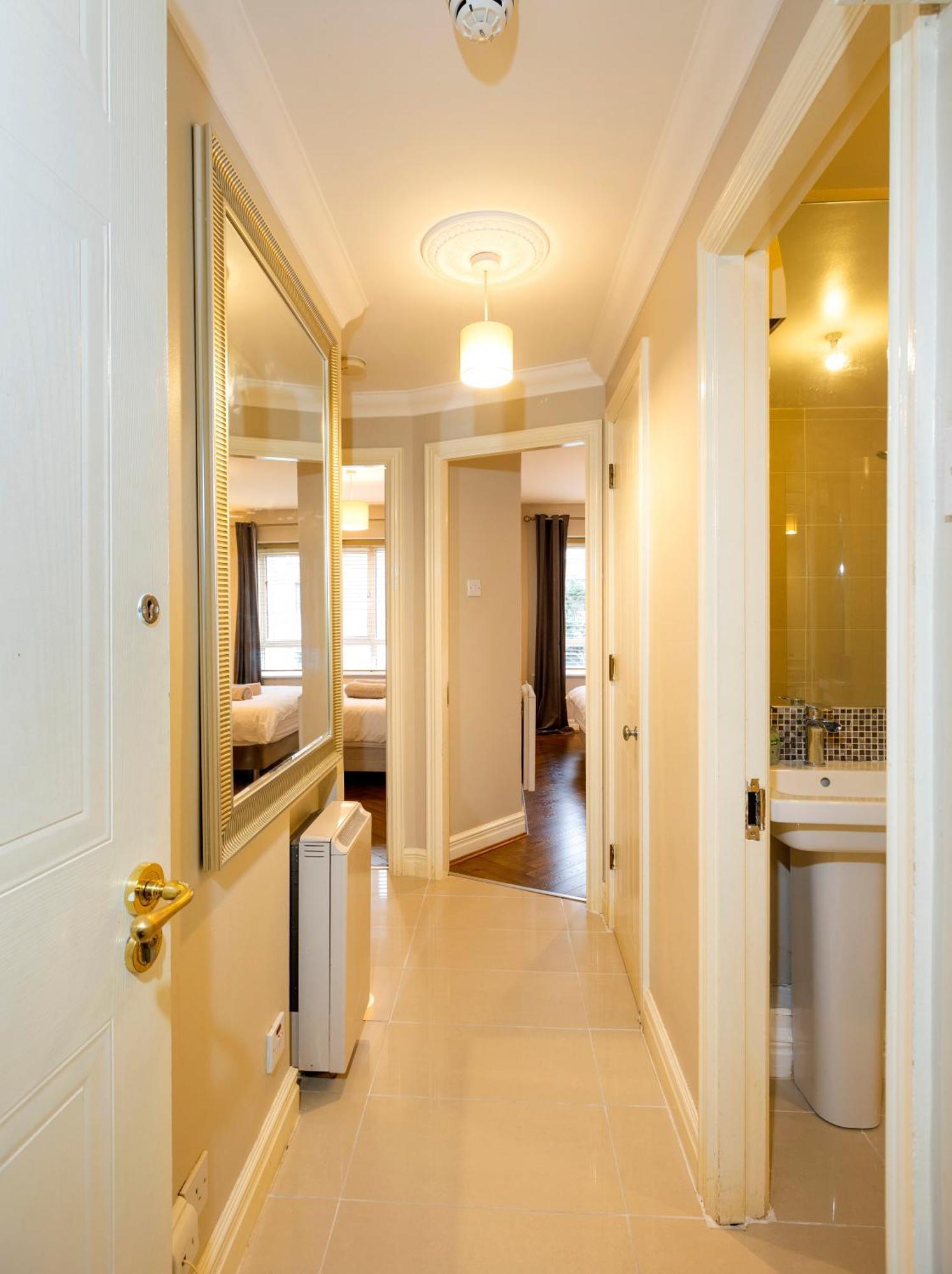 The Picasso - Trendy 2 Bd Ap- 4 - Super Fast Wifi Apartment