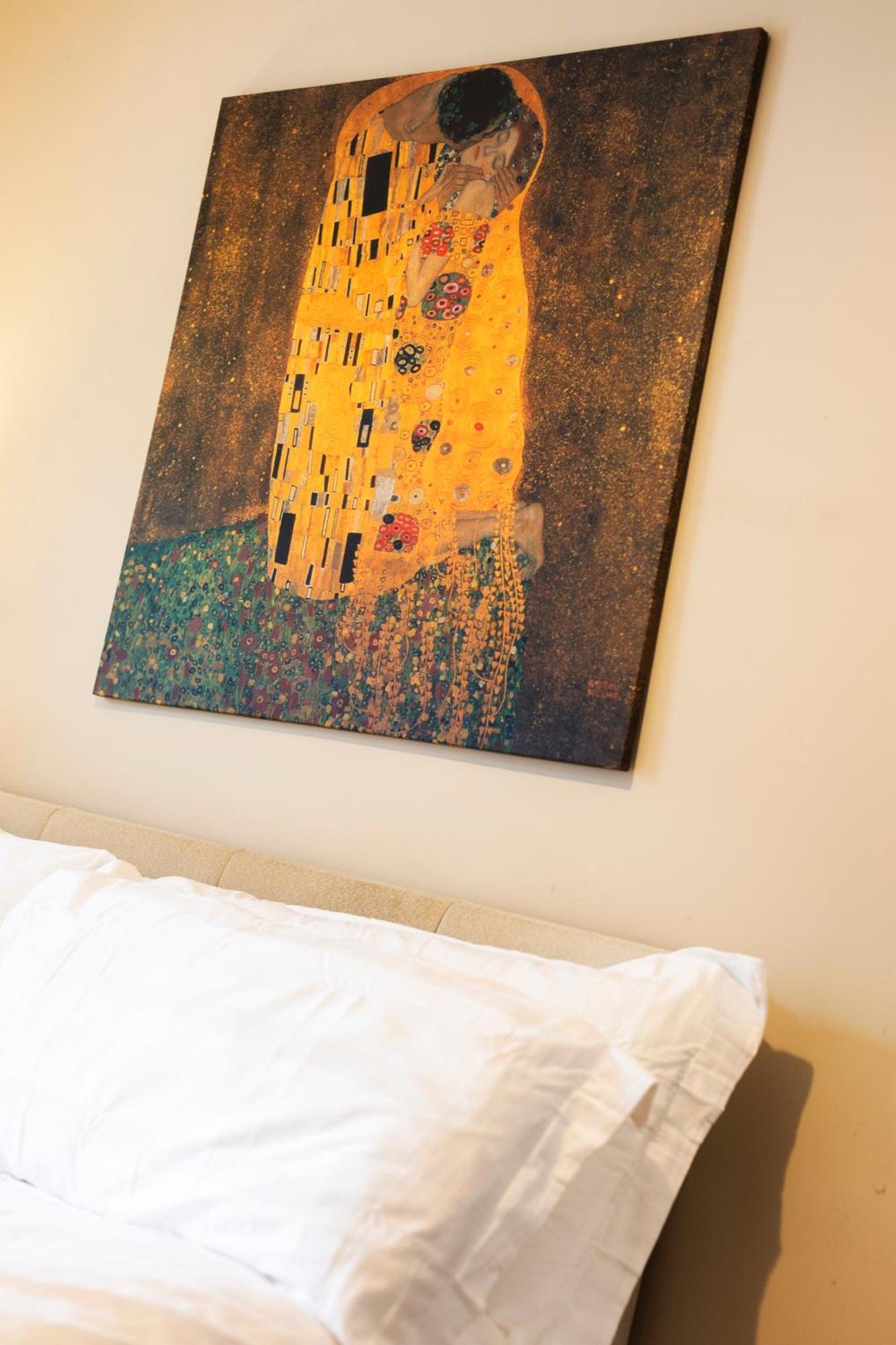 The Picasso - Trendy 2 Bd Ap- 4 - Super Fast Wifi Apartment *